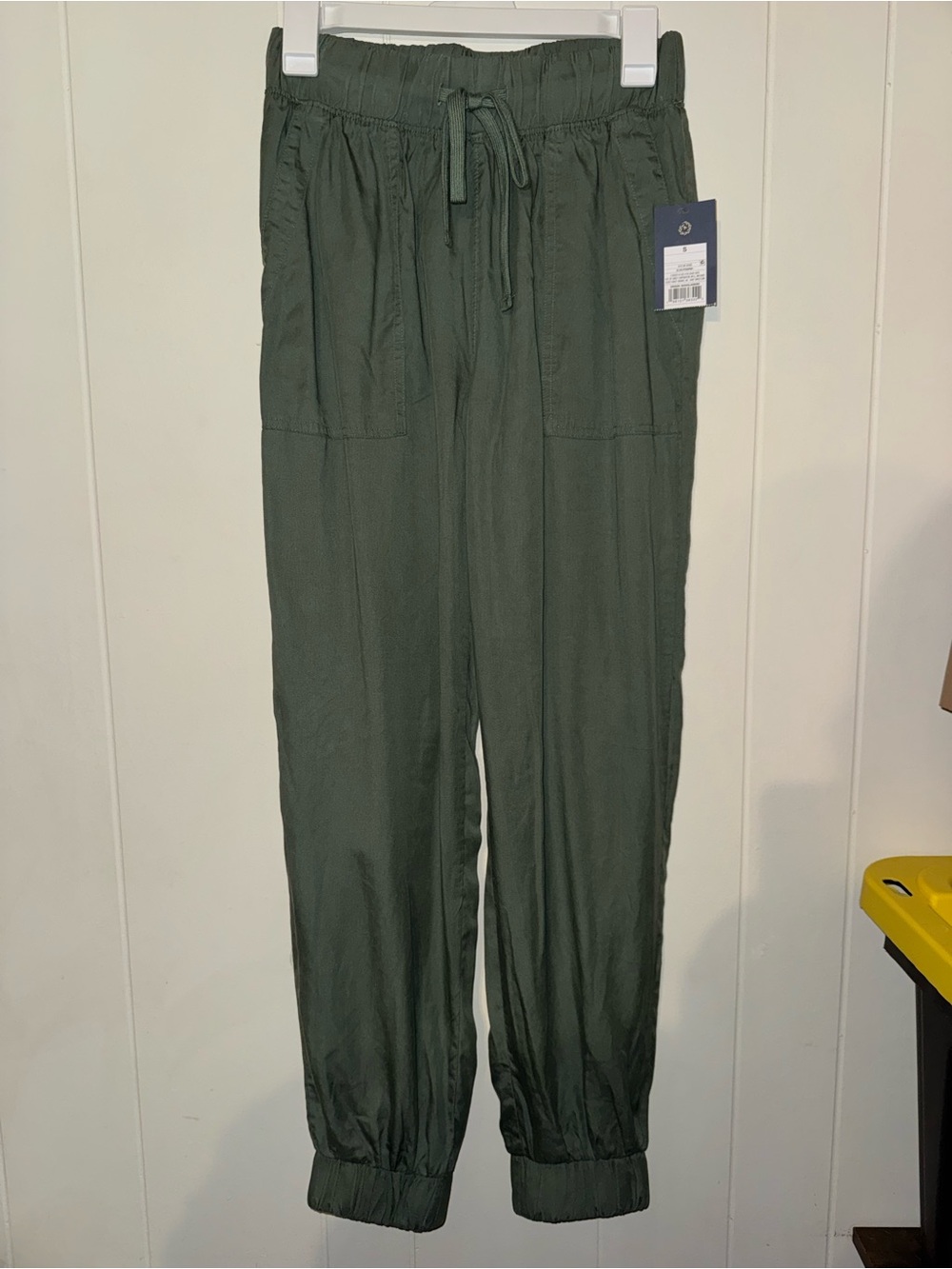 Universal Thread women’s Olive Jogger Pants with Drawstring